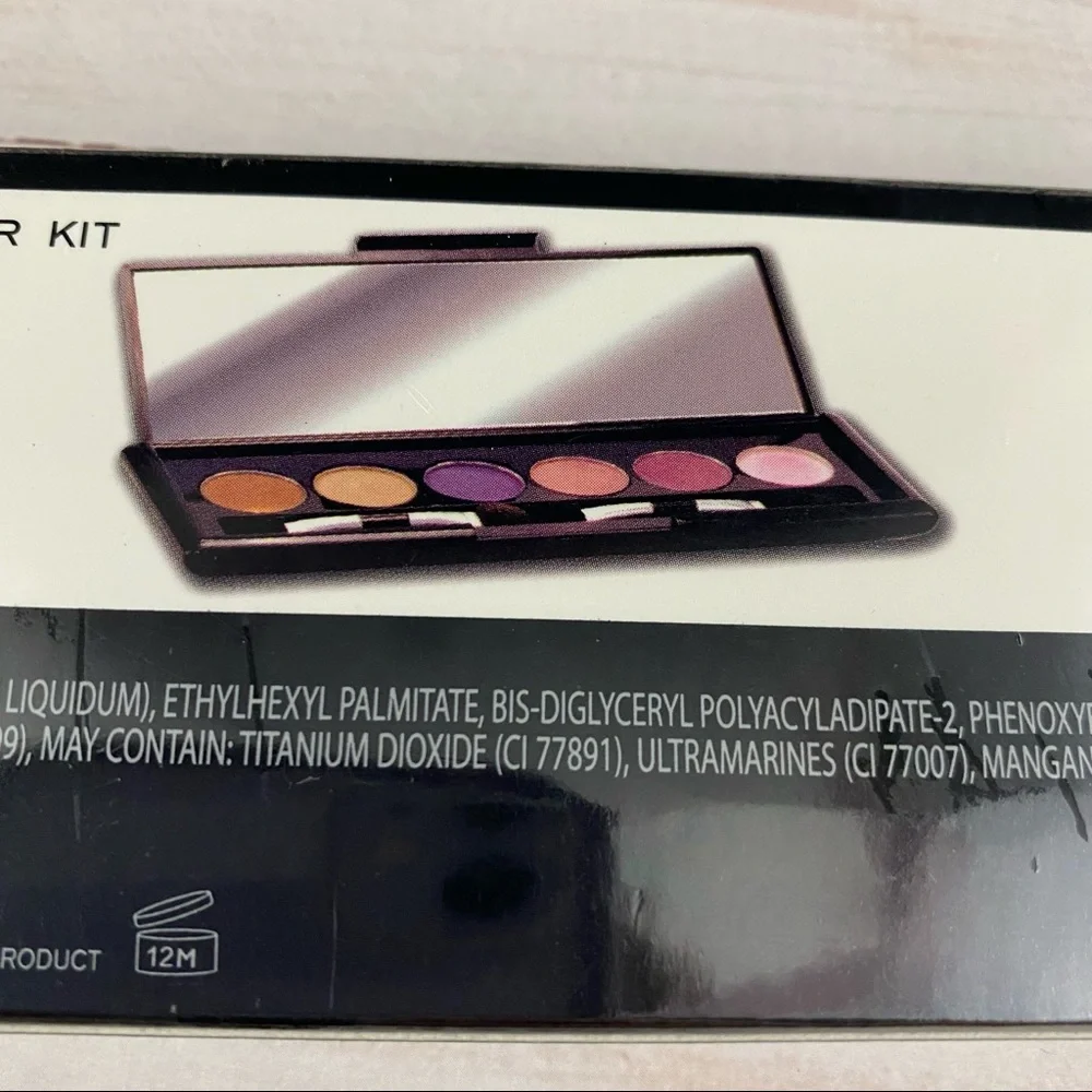 ME Makeover Essentials Silky Smooth Eye Color Kit Sealed